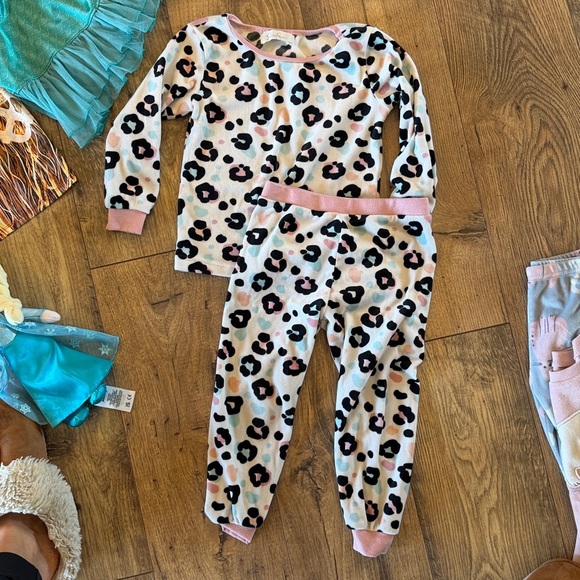 Toddler girl pajama bundle! - Picture 5 of 6